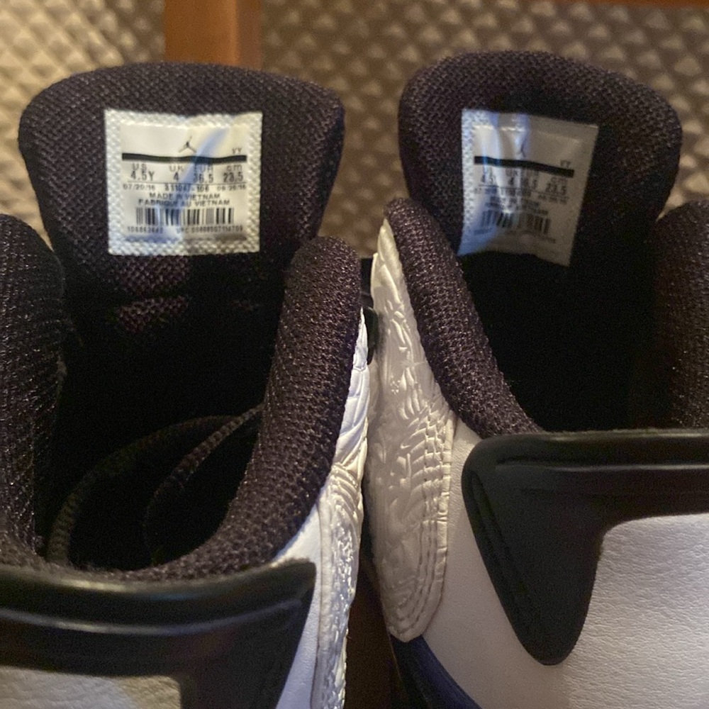 Jordan DubZero White/Concord Big Kids Sz 4.5 Great Condition - Picture 4 of 7